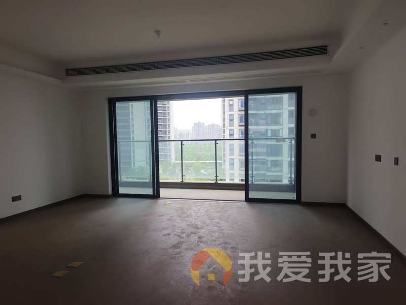 南昌我爱我家华侨城万科五期泊岸 南北通透，采光好 装修好，环镜优美 视野好，诚心出售