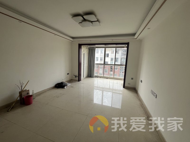 南昌我爱我家平安象湖风情 南北通透，采光好 装修好，环镜优美 视野好，诚心出售