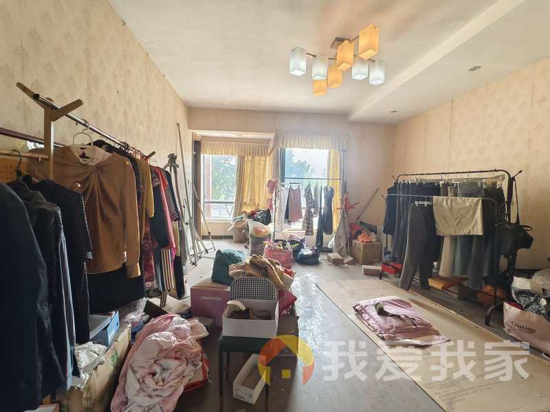 万科四季花城南区玫瑰苑 南北通透，采光好 装修好，环镜优美 近地铁 视野好，诚心出售
