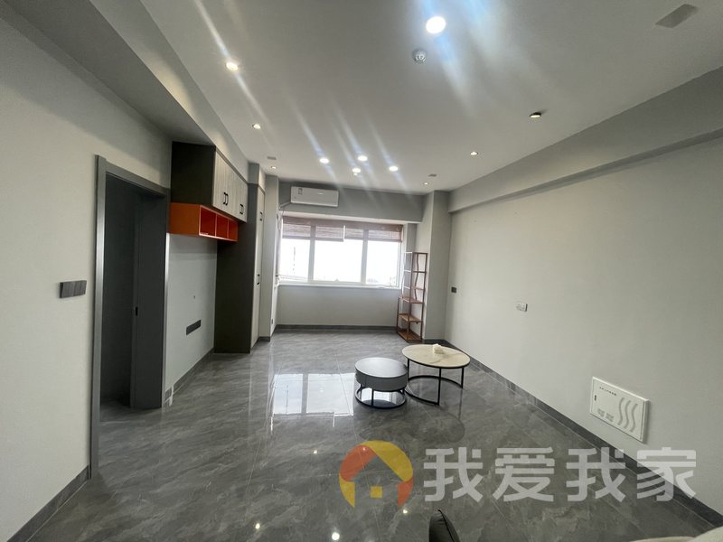 恒天时尚中心 南北通透，采光好 装修好，环镜优美 中间楼层