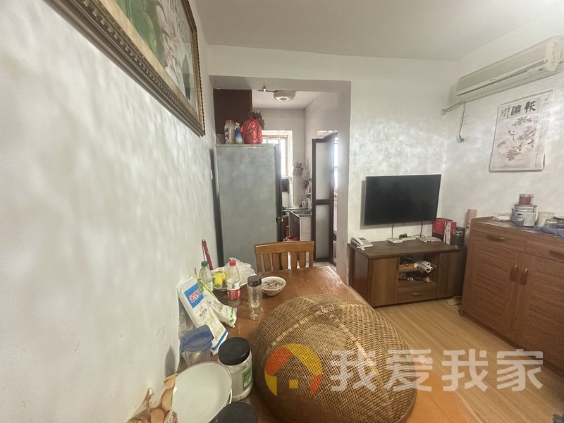 豆鼓巷 南北通透，采光好 装修好，环镜优美 近地铁 中间楼层