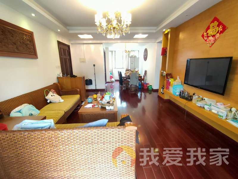 南昌我爱我家绿湖豪城一期 南北通透，采光好 装修好，环镜优美 近地铁 视野好，诚心出售