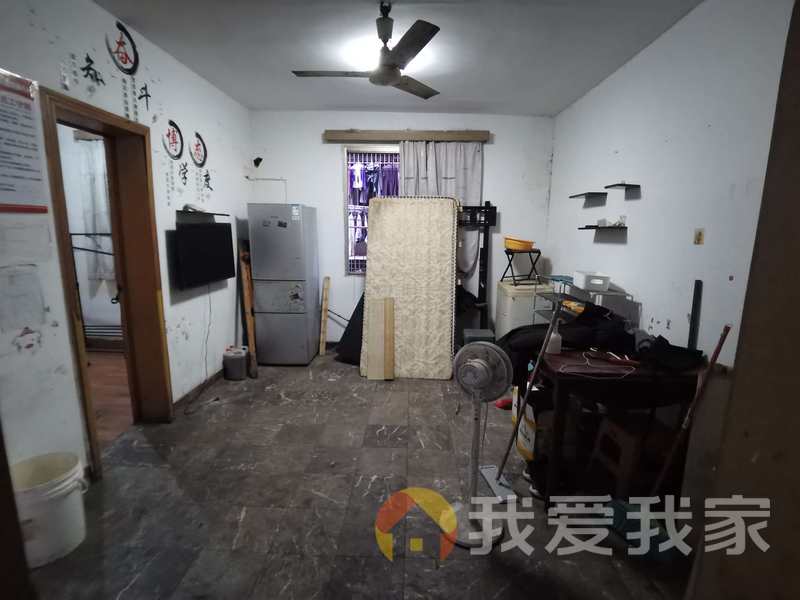 广场东路 南北通透，采光好 近地铁 中间楼层