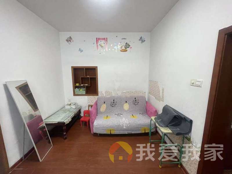 二七北路5号八一配件厂宿舍 南北通透，采光好 装修好，环镜优美 近地铁 中间楼层