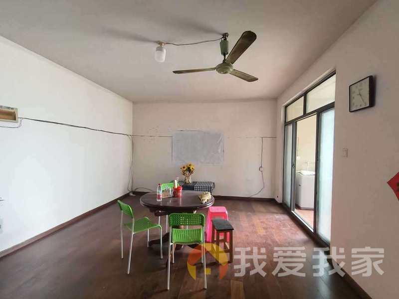 金色学府 南北通透，采光好 近地铁 中间楼层