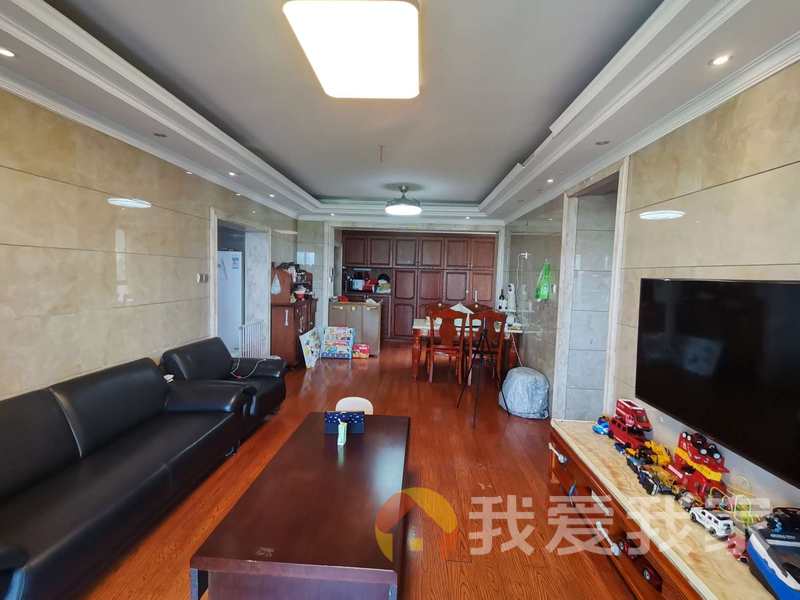 保利国际高尔夫花园塞纳河畔 南北通透，采光好 装修好，环镜优美 近地铁 中间楼层