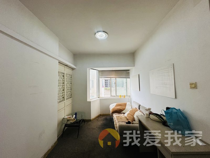 爵士馆 南北通透，采光好 装修好，环镜优美 中间楼层