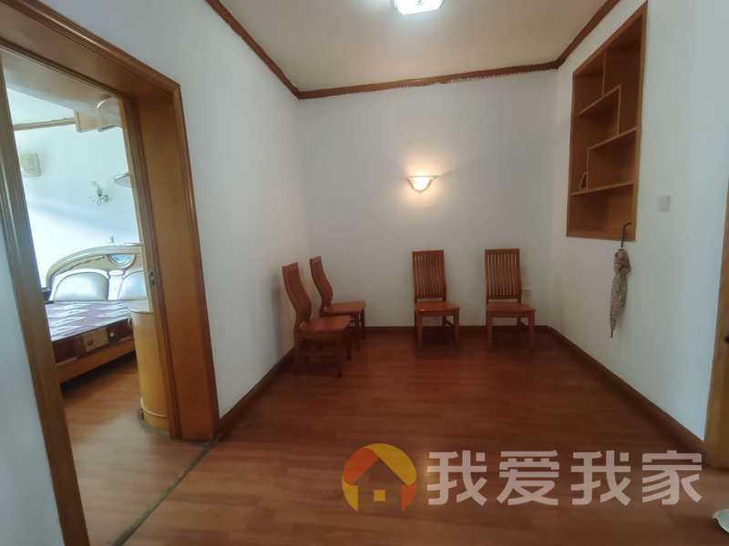 万福寺1号九九电子厂宿舍 南北通透，采光好 装修好，环镜优美 视野好，诚心出售