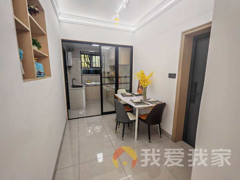 旅游商贸学校 南北通透，采光好 装修好，环镜优美 周边匹套完善，，出行方便