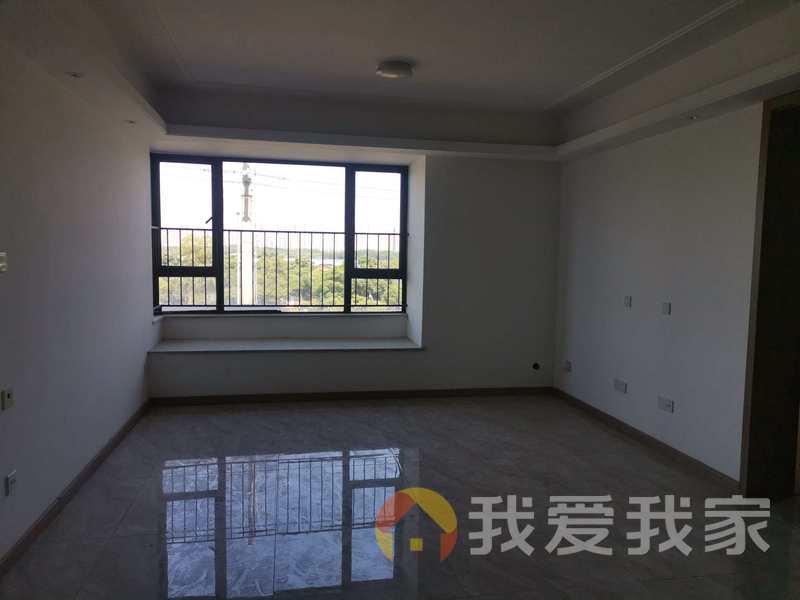 中大弘阳 南北通透，采光好 装修好，环镜优美 中间楼层