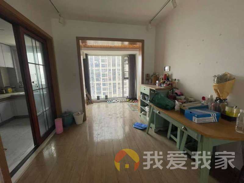 万达文化旅游城E区 南北通透，采光好 装修好，环镜优美 中间楼层