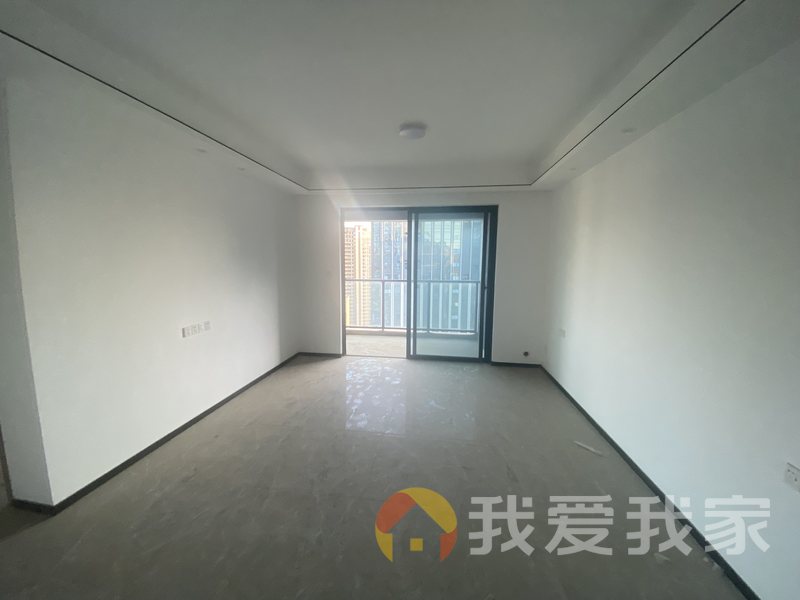 中奥滨江荟 南北通透，采光好 装修好，环镜优美 近地铁 视野好，诚心出售