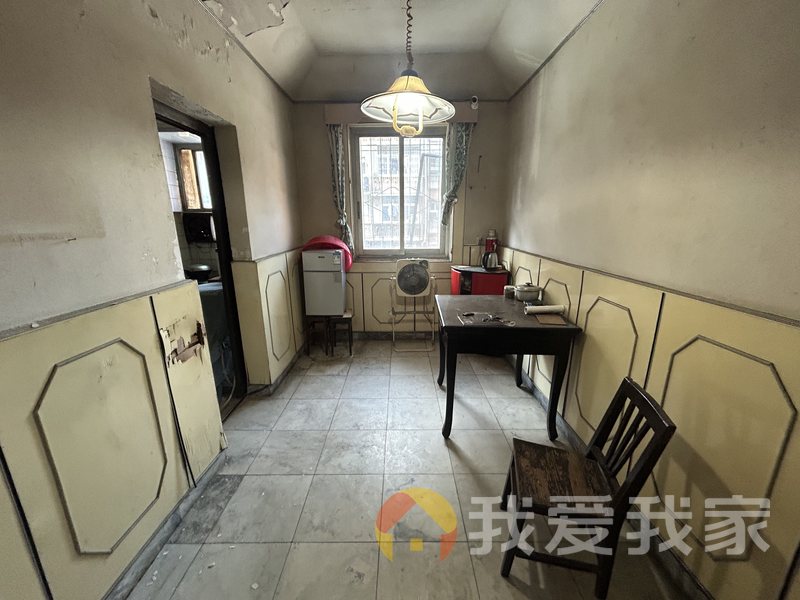半边街 南北通透，采光好 装修好，环镜优美 近地铁 视野好，诚心出售