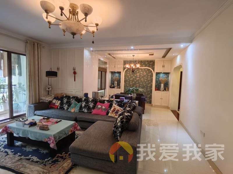 花园洋房 精装修三室两厅 看中价钱可谈
