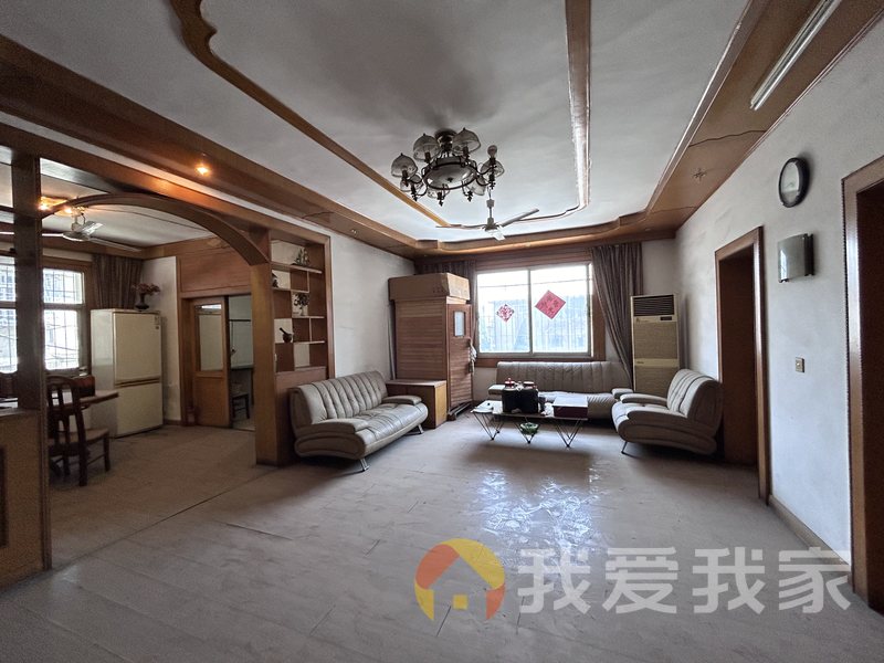 井冈山大道703号省一建宿舍 南北通透，采光好 近地铁 视野好，诚心出售
