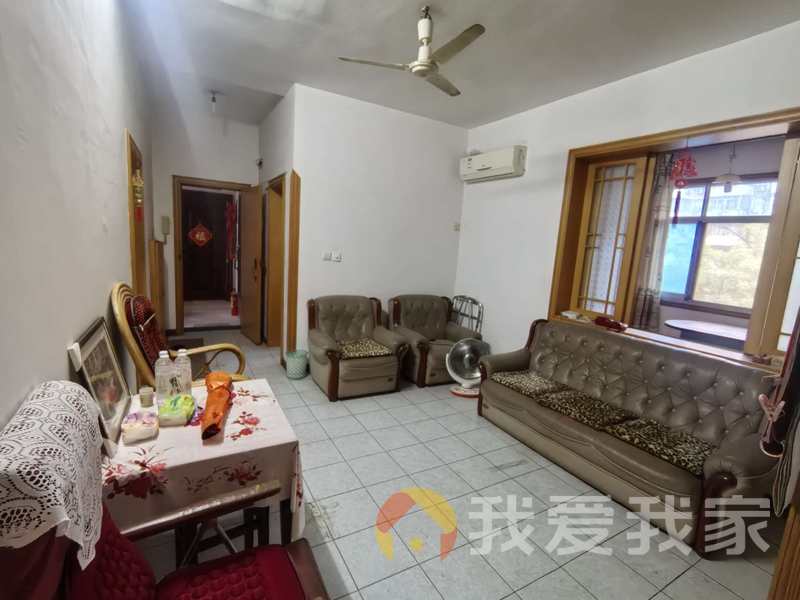 贤士二路1号干休所宿舍 南北通透，采光好 装修好，环镜优美 中间楼层