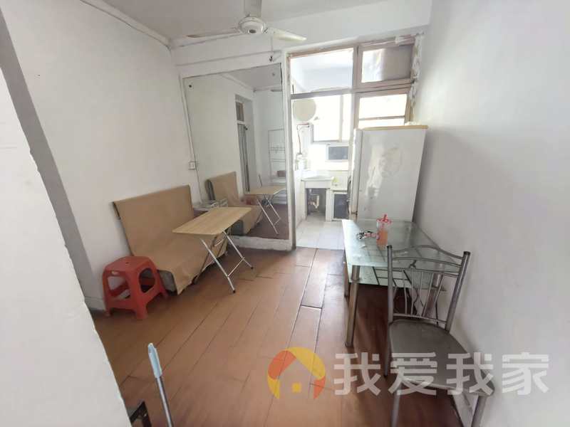 十字街 南北通透，采光好 近地铁 视野好，诚心出售