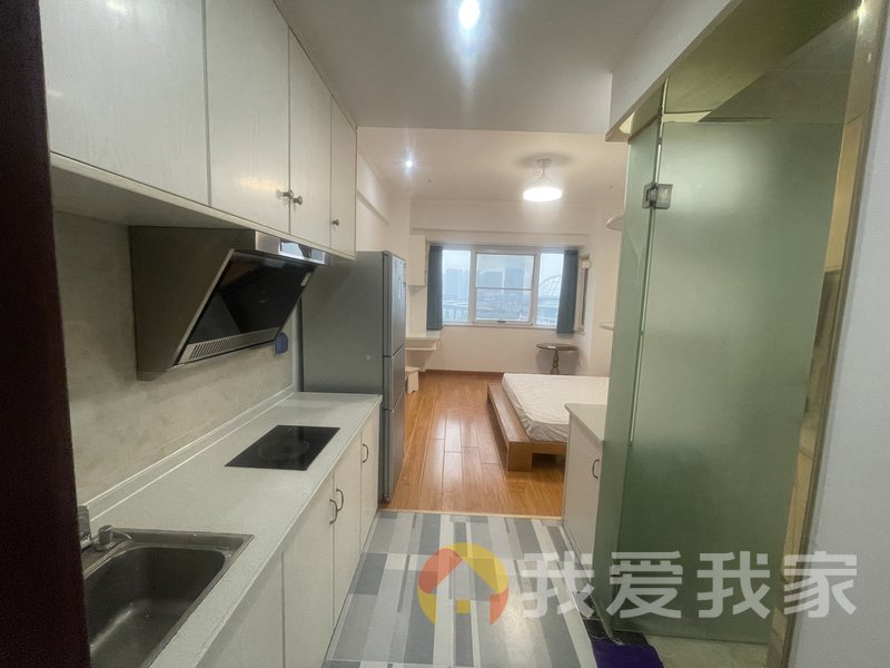 九龙湖国体旁精装公寓，家具家电齐全，拎包入住，民用水电