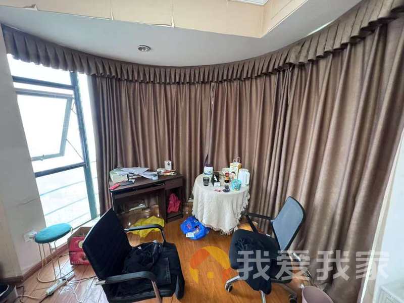 南昌我爱我家恒茂湖滨 南北通透，采光好 装修好，环镜优美 视野好，诚心出售