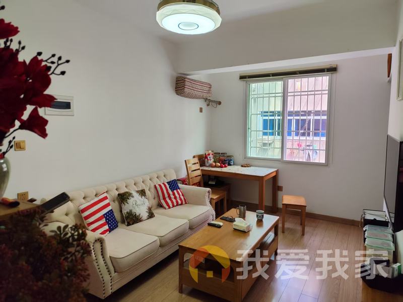 上海路639号橡胶厂宿舍 南北通透，采光好 装修好，环镜优美 近地铁 视野好，诚心出售
