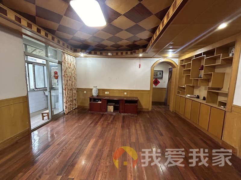爱国路285号人事厅宿舍 南北通透，采光好 装修好，环镜优美 视野好，诚心出售