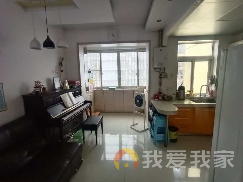 人民公园附近 人才市场对面   离师大附中很近  离育新近