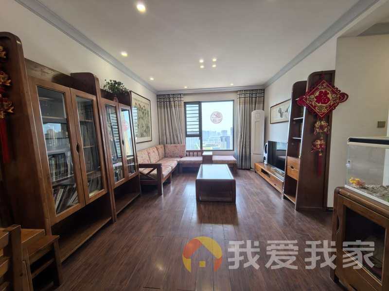 正荣御园 南北通透，采光好 装修好，环镜优美 视野好，诚心出售