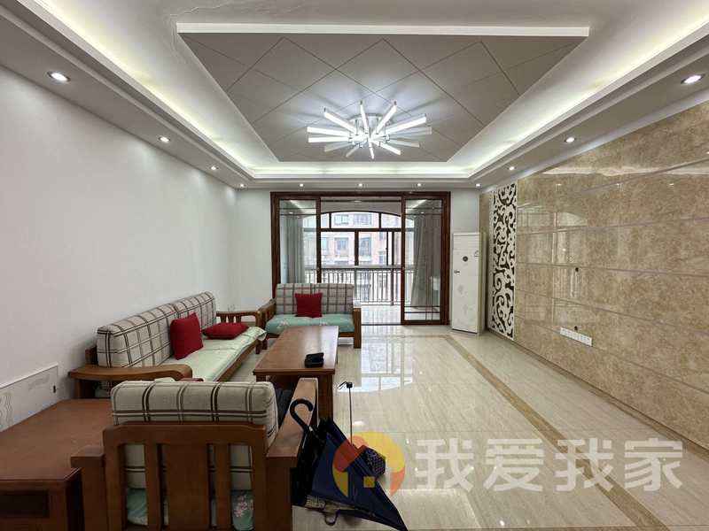 联泰香域滨江 南北通透，采光好 装修好，环镜优美 近地铁 视野好，诚心出售