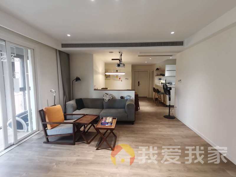 南昌我爱我家江科附中旁，拎包入住。
