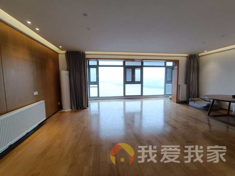 万科青山湖名邸 南北通透，采光好 装修好，环镜优美 视野好，诚心出售