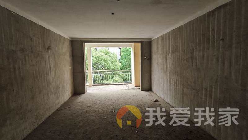 梦里水乡芳满庭 南北通透，采光好 中间楼层