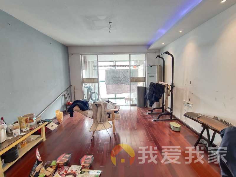 南昌我爱我家隆鑫广场 南北通透，采光好 装修好，环镜优美 近地铁 视野好，诚心出售