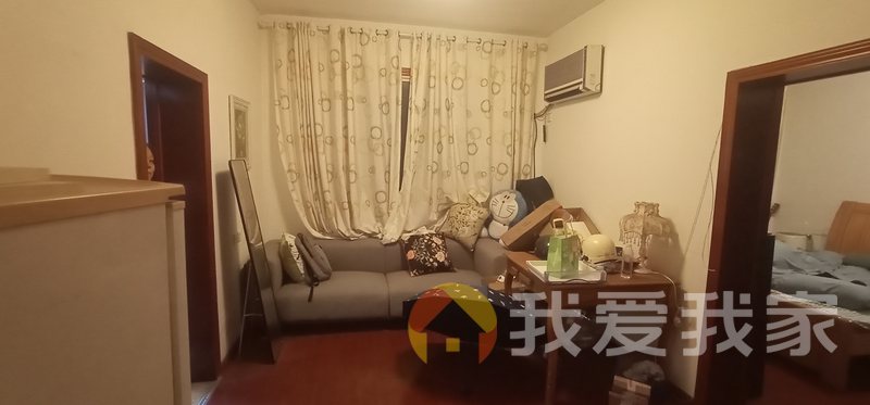 凉伞树五星小区 南北通透，采光好 装修好，环镜优美 中间楼层