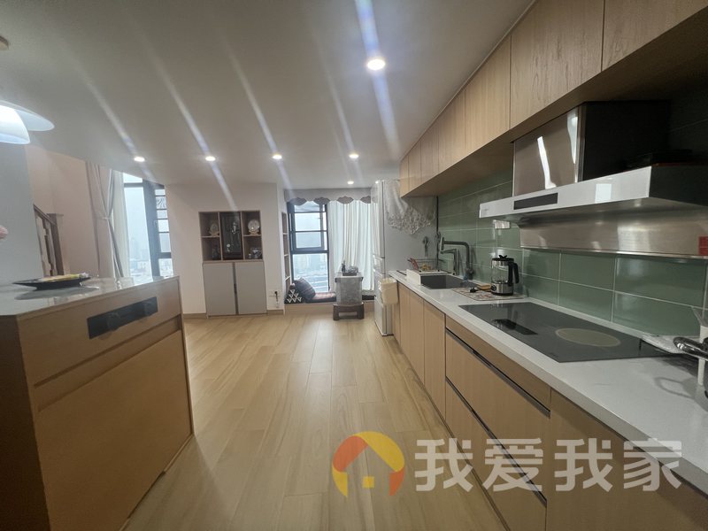 南昌我爱我家力高雍湖国际 装修好，环镜优美 近地铁 视野好，诚心出售