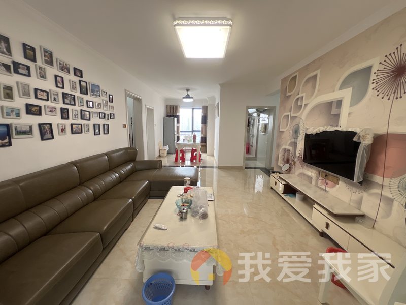 南昌我爱我家保利金香槟 南北通透，采光好 装修好，环镜优美 近地铁 中间楼层