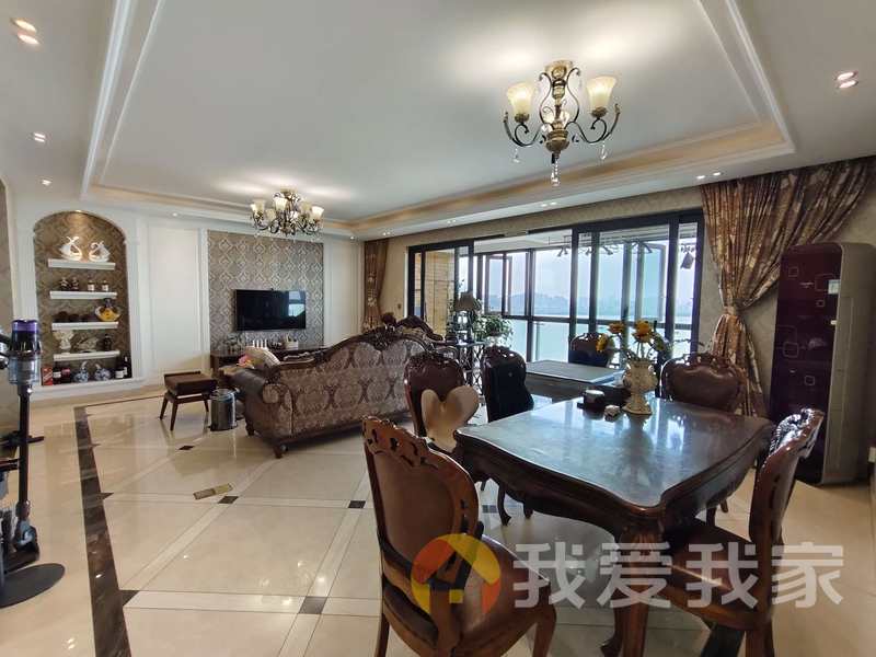 万科青山湖名邸 南北通透，采光好 装修好，环镜优美 中间楼层