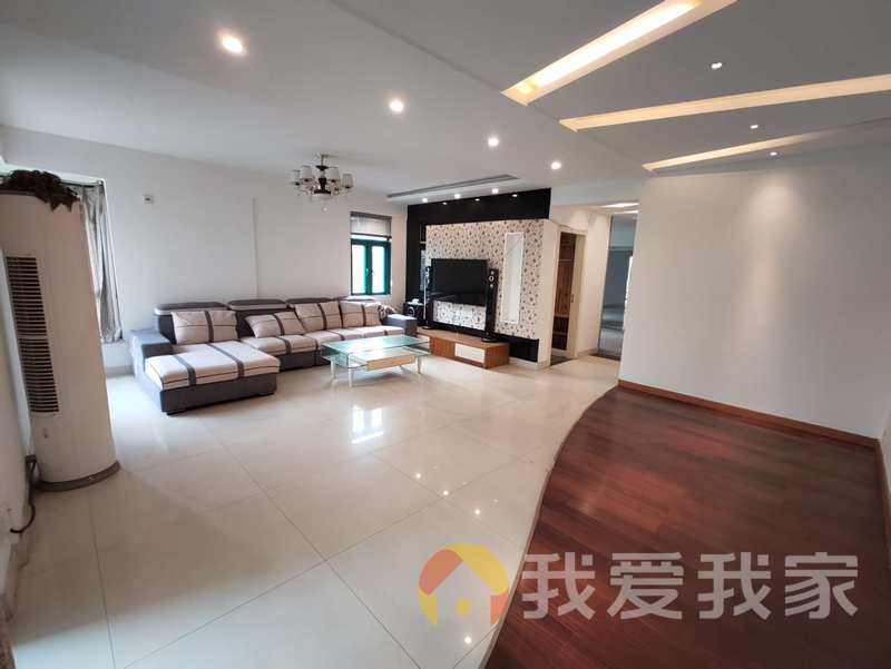 万达星城雍景台 南北通透，采光好 装修好，环镜优美 近地铁 周边匹套完善，，出行方便