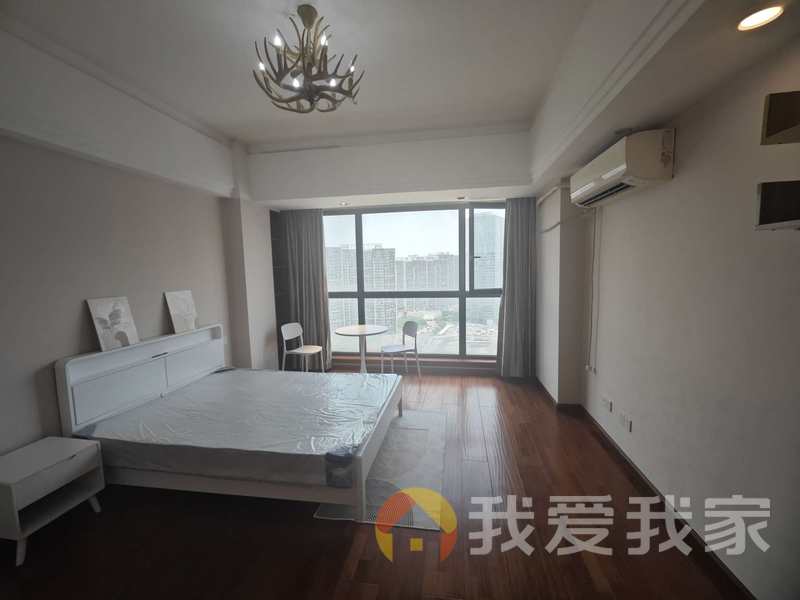 红谷滩万达广场 南北通透，采光好 装修好，环镜优美 近地铁 视野好，诚心出售