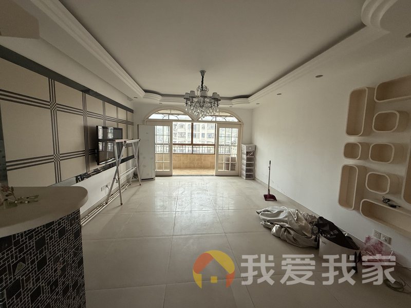 南昌我爱我家联泰香域滨江 南北通透，采光好 装修好，环镜优美 近地铁 视野好，诚心出售