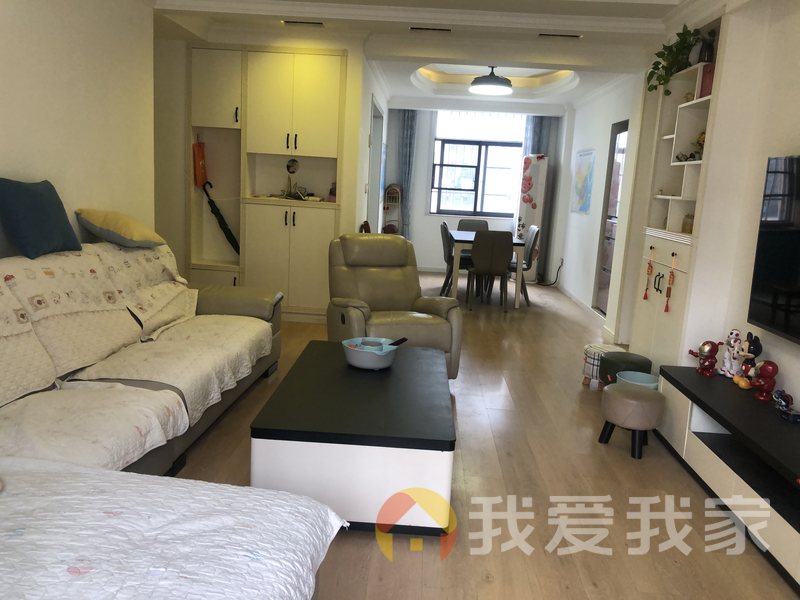 名门世家二期 南北通透，采光好 装修好，环镜优美 近地铁 中间楼层