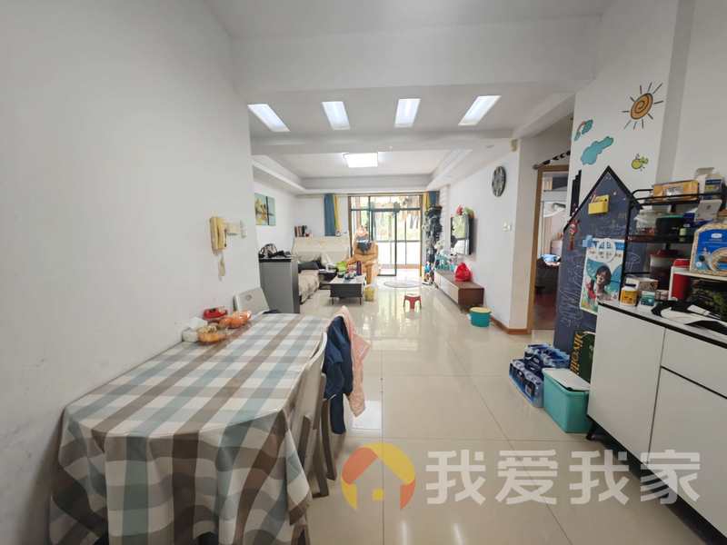 万科四季花城南区海棠苑 南北通透，采光好 装修好，环镜优美 近地铁 视野好，诚心出售