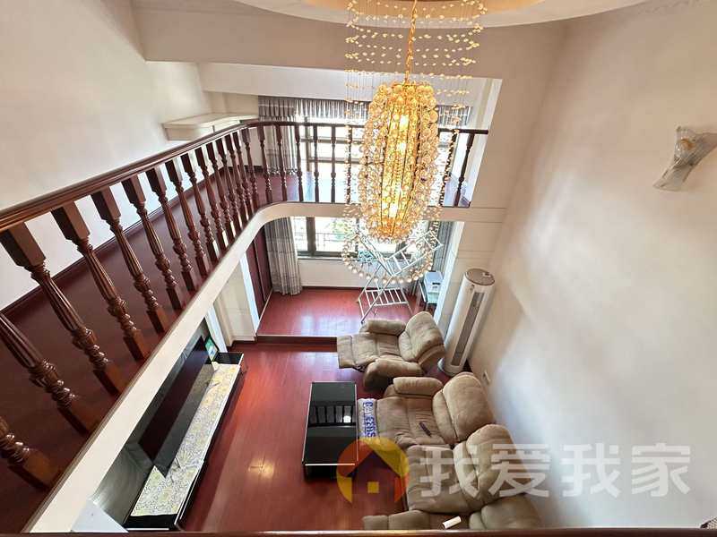 地中海阳光LOFT公馆 装修好，环镜优美 近地铁 视野好，诚心出售