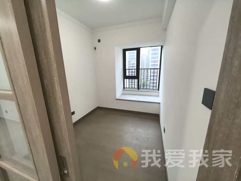 联发美的云玺台 南北通透，采光好 装修好，环镜优美 中间楼层