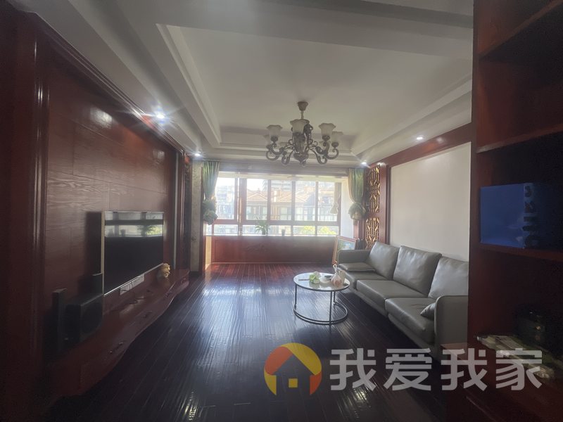南昌我爱我家绿地新都会 南北通透，采光好 装修好，环镜优美 近地铁 视野好，诚心出售