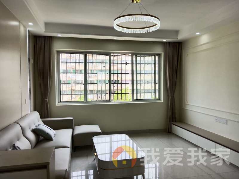 720厂生活区 南北通透，采光好 装修好，环镜优美 中间楼层