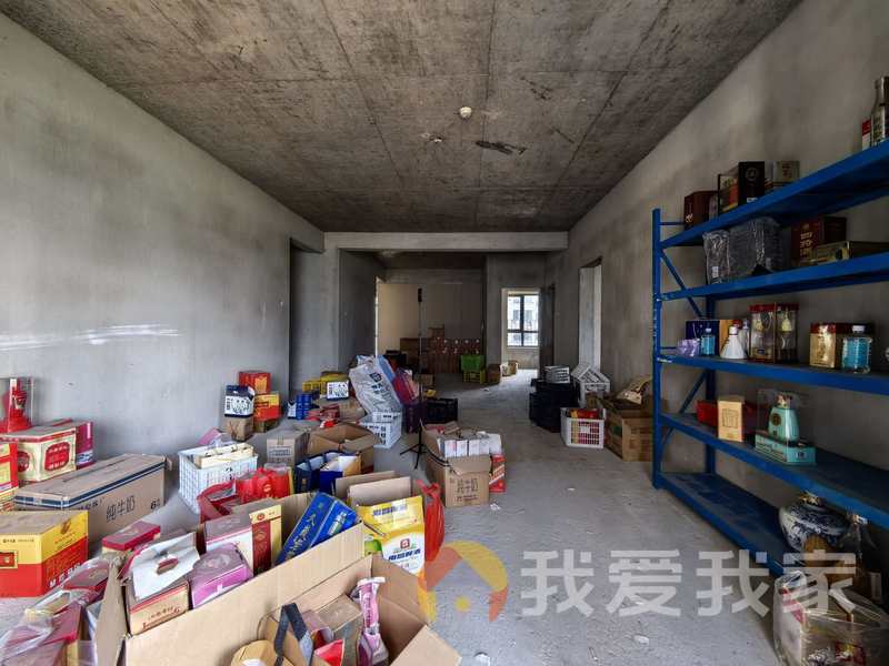 高知公寓 南北通透，采光好 中间楼层
