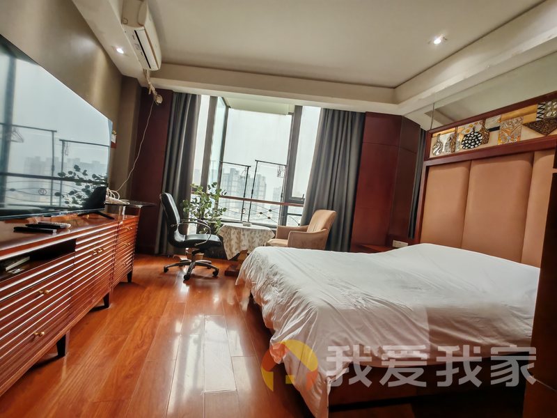 海航白金汇 南北通透，采光好 装修好，环镜优美 近地铁 视野好，诚心出租