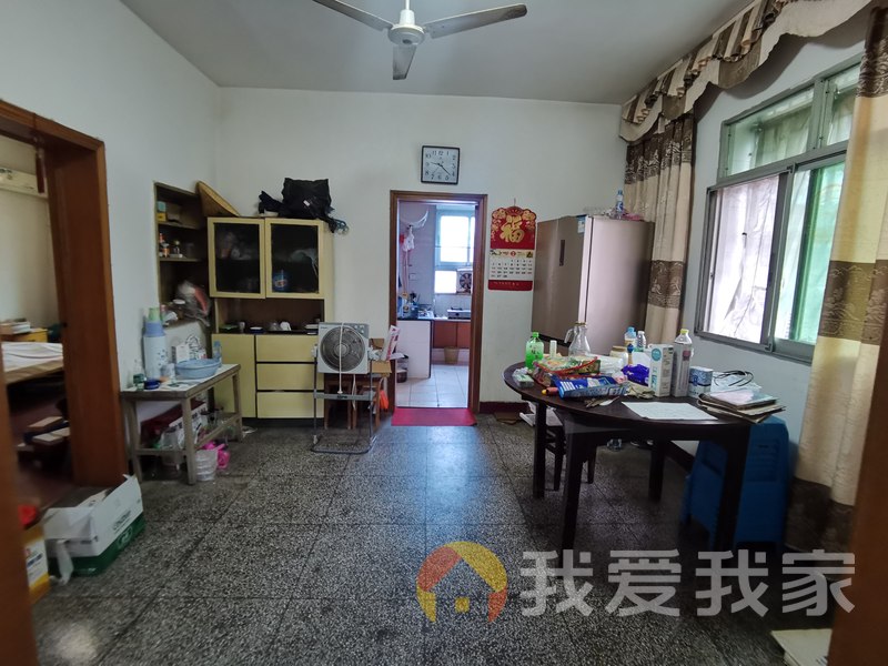 站前西路59号公路局宿舍 南北通透，采光好 装修好，环镜优美 近地铁 视野好，诚心出租