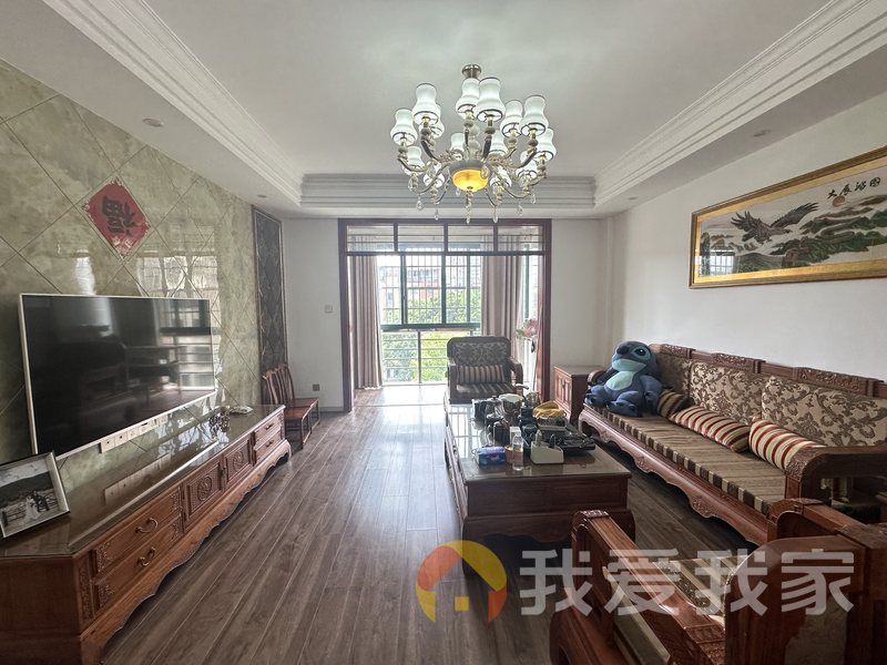 天伦华庭 南北通透，采光好 装修好，环镜优美 视野好，诚心出售