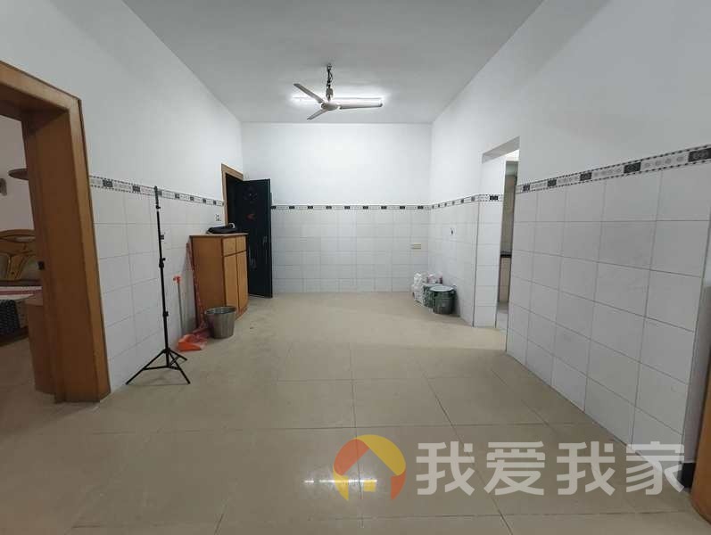 莲塘站前西路 南北通透，采光好 视野好，诚心出租